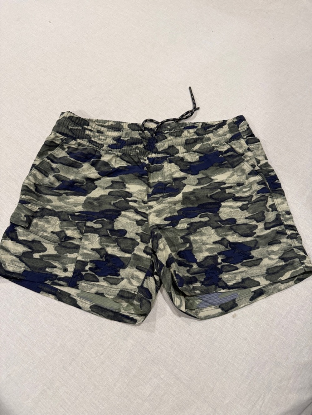 Women’s Columbia 100% nylon shell Athletic Camo Shorts in Green size M